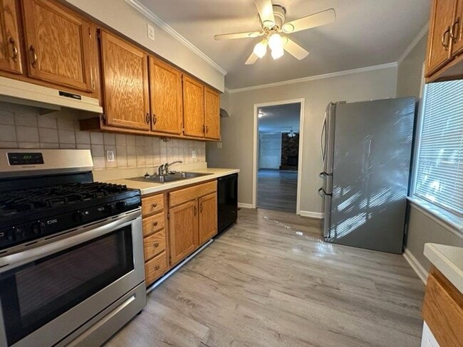 Building Photo - Very Nice 3 Bedroom In Paducah Available Immediately