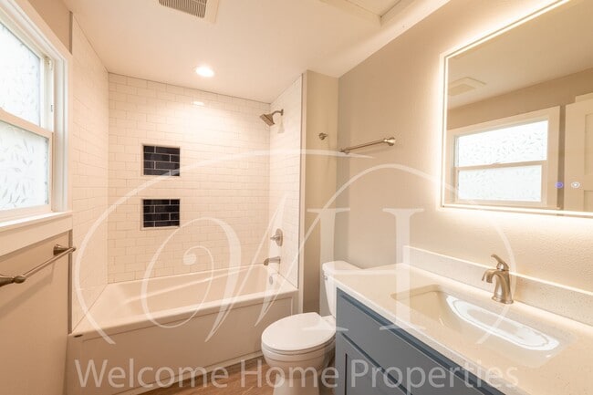 Building Photo - Newly Remodeled 1 bedroom Cottage with Bon...