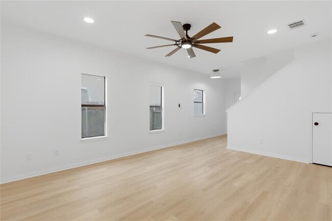 Building Photo - 2622 Gwendolyn Ln