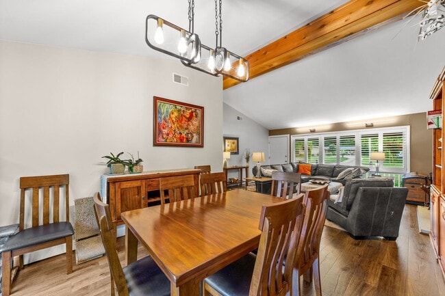 Building Photo - Fantastic 4-Bedroom with Updated Kitchen &...