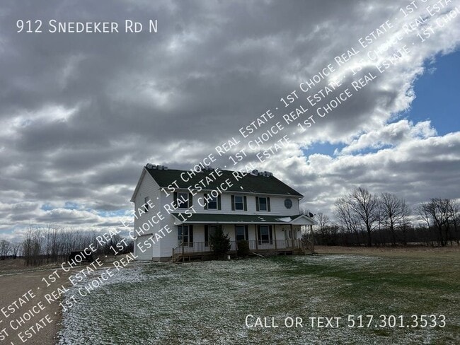 Building Photo - 912 Snedeker Rd N