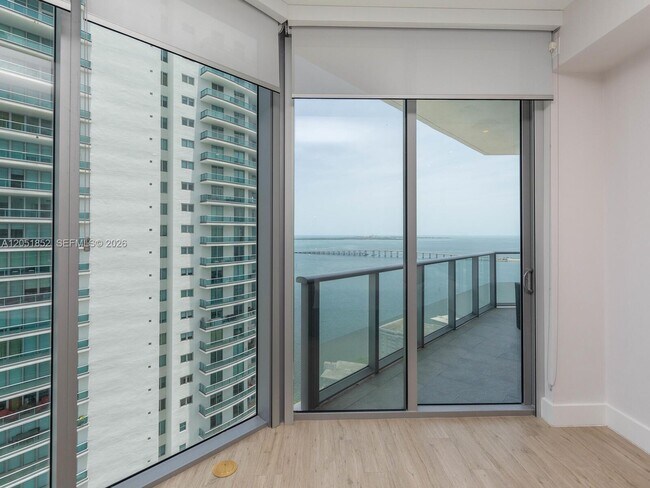 Building Photo - 1300 Brickell Bay Dr