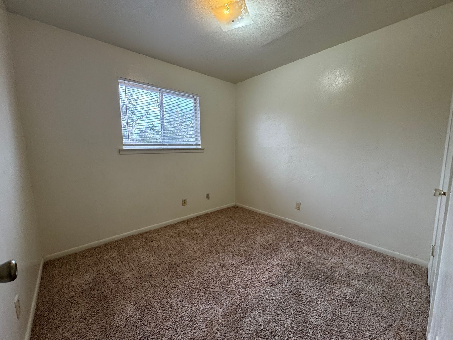 Building Photo - 228 Hold St