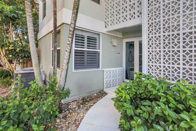 Building Photo - 320 S Ocean Blvd