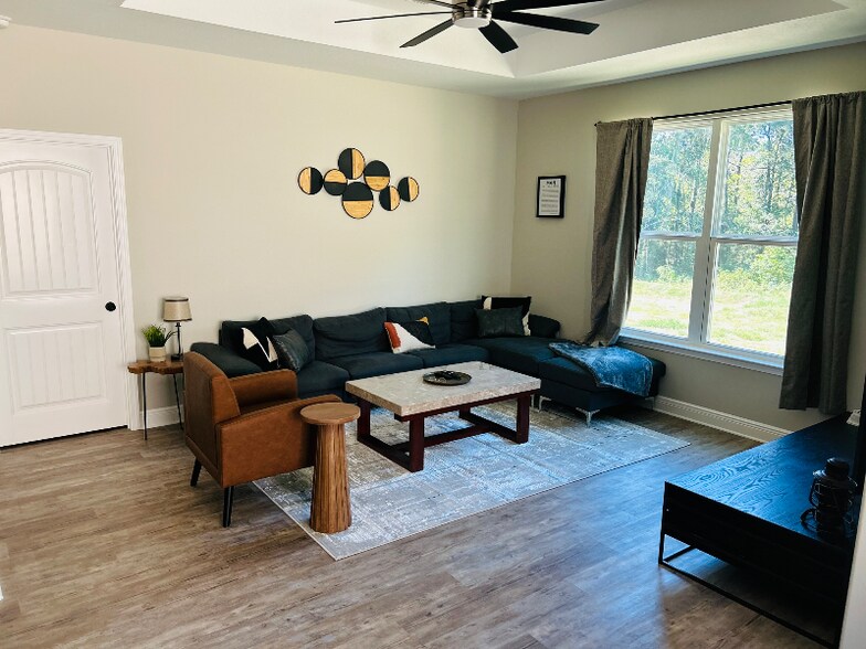 Building Photo - 5991 Born Dr