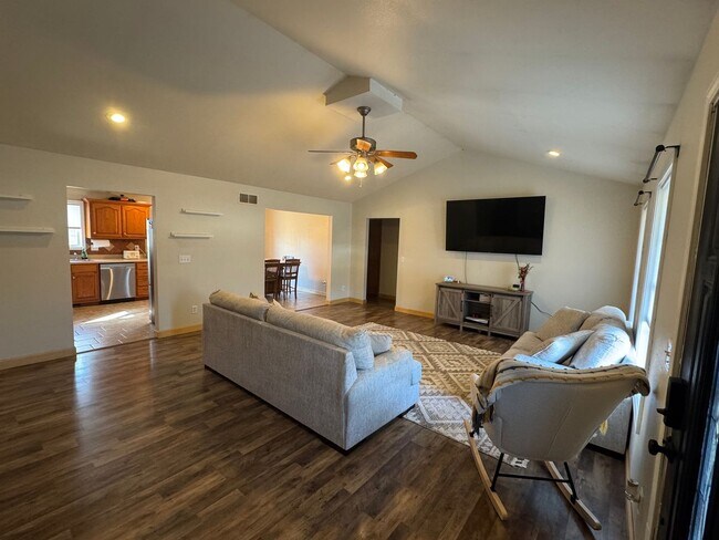 Building Photo - Great home!