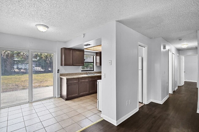 Building Photo - Move-In Ready 3-Bedroom Home with Spacious...