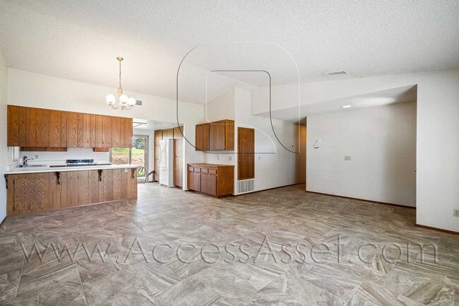 Building Photo - Charming 3 Bedroom Home with Spacious Yard in Wildomar