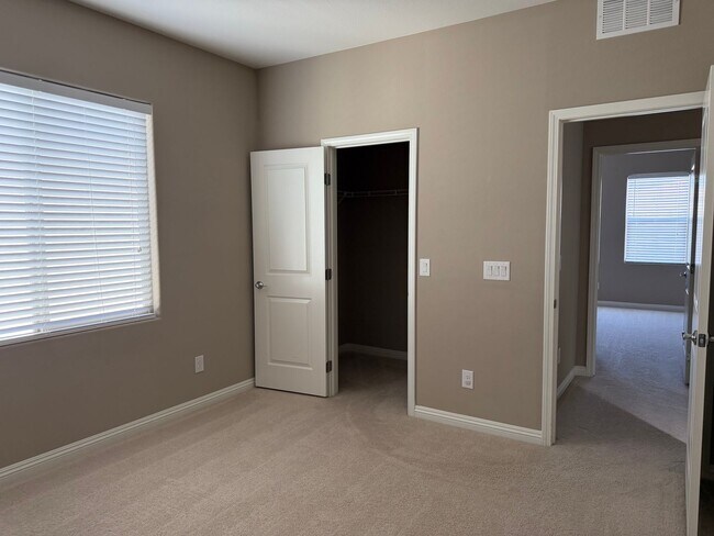 Building Photo - 4bedroom 3 bath 3 car garage