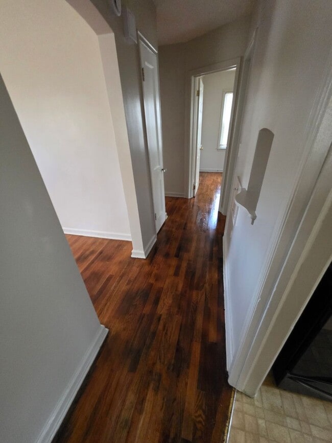 Building Photo - 2732 Sharon Dr