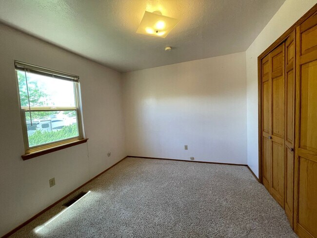 Building Photo - 274 Garver Ln