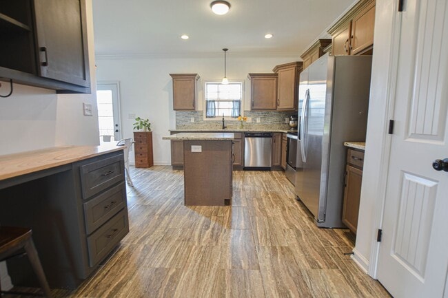 Building Photo - Pet Friendly Four Bedroom!