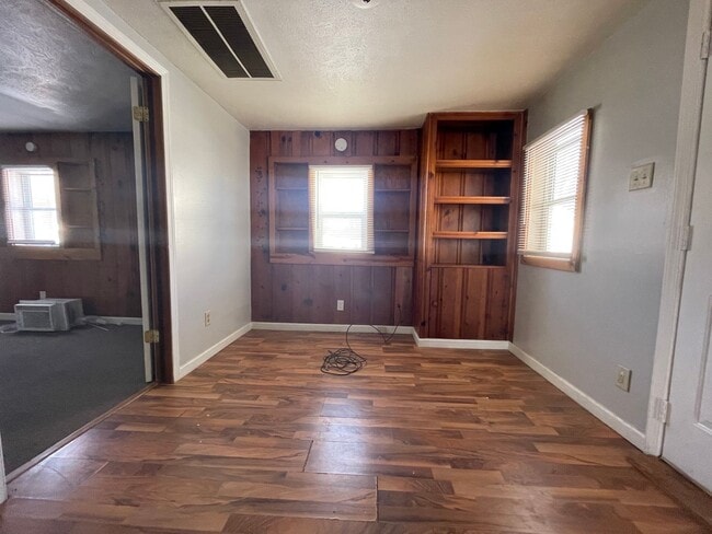 Building Photo - Built-In Storage