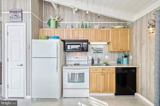 Building Photo - 366 Lake Meade Dr