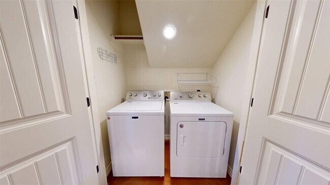 Building Photo - 3009 Towers Pkwy