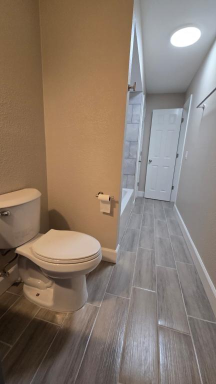 Building Photo - 647 Sagamore Dr