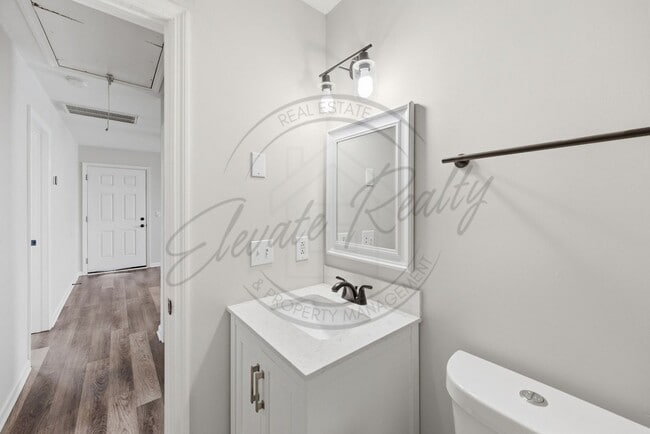 Building Photo - Two Bedroom Ranch Duplex in Hermitage with Updates and on Special!