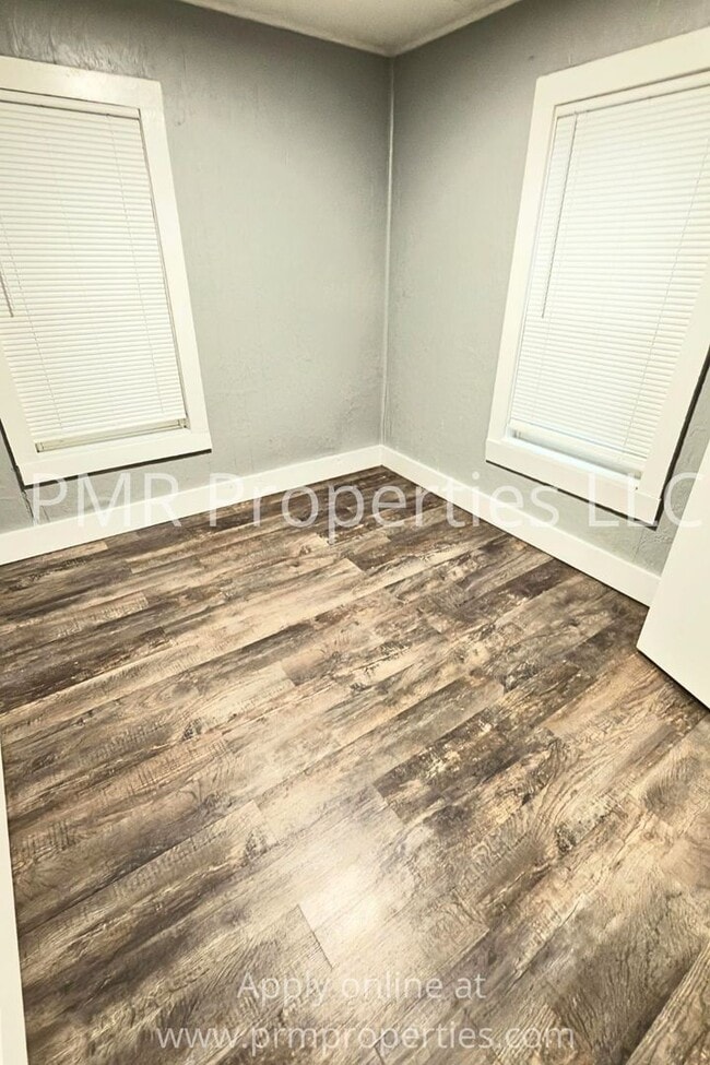 Building Photo - 2 Bedroom/ 1 Bathroom House