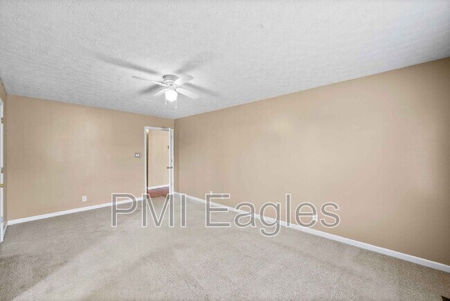 Building Photo - 114 Gleaves Ln