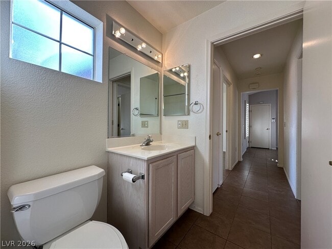 Building Photo - 3001 Lotus Hill Dr