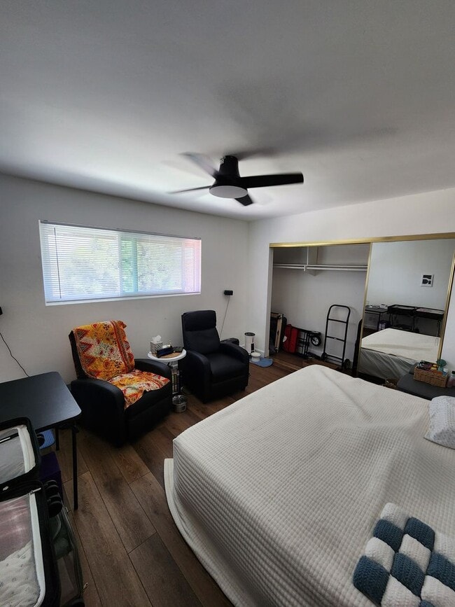 Building Photo - Completely Remodeled 3rd Floor Top Unit with Bay Views