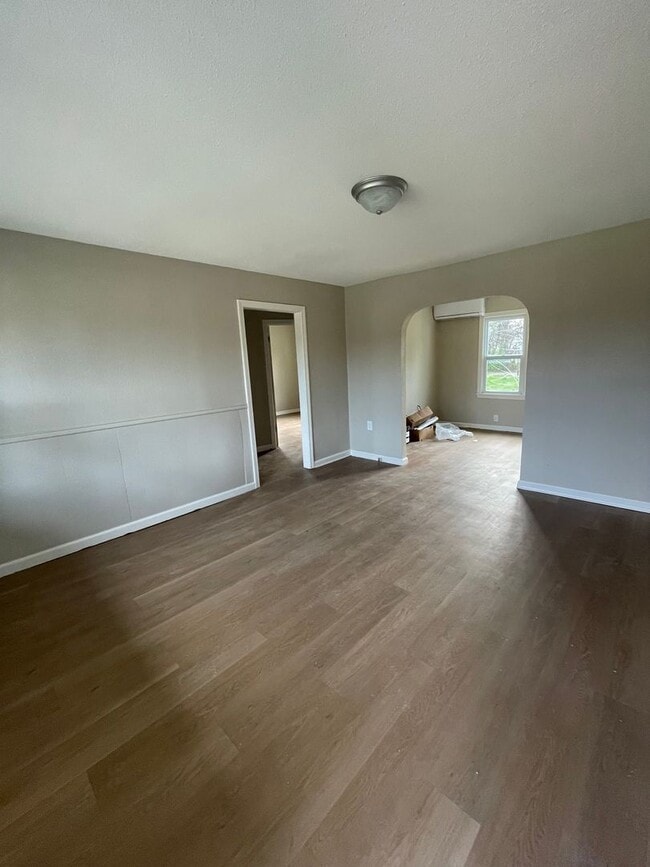 Building Photo - 2 Bedroom 1 Bath Home For Rent