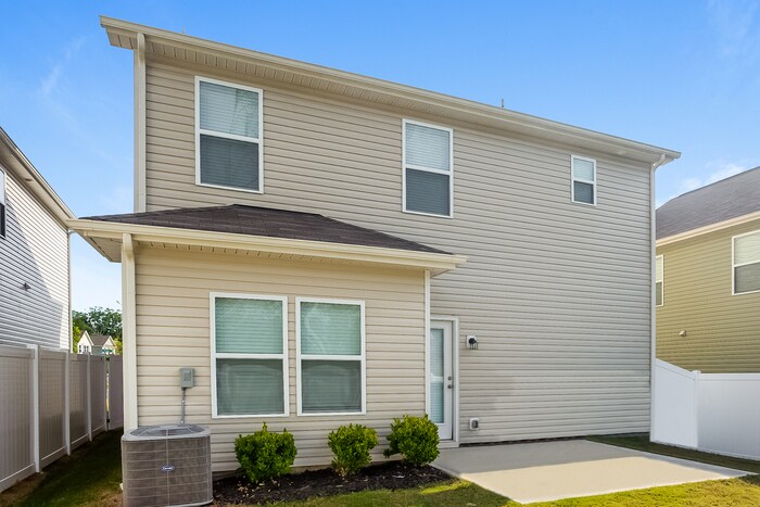 Building Photo - 12962 Hill Pine Rd