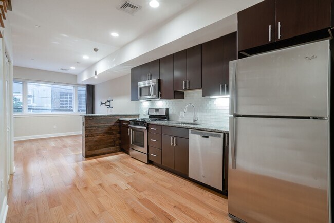 Building Photo - 724 N 3rd St