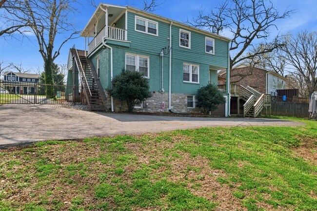 Building Photo - 1 Month's Free Rent - 5 Bedroom Home Between 12 South and Oak Hill