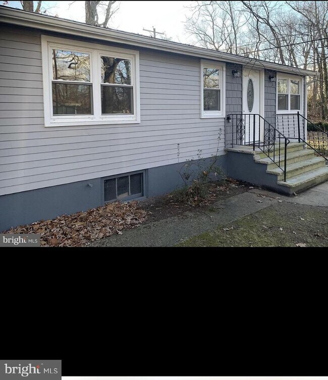 Primary Photo - 67 Syringa St