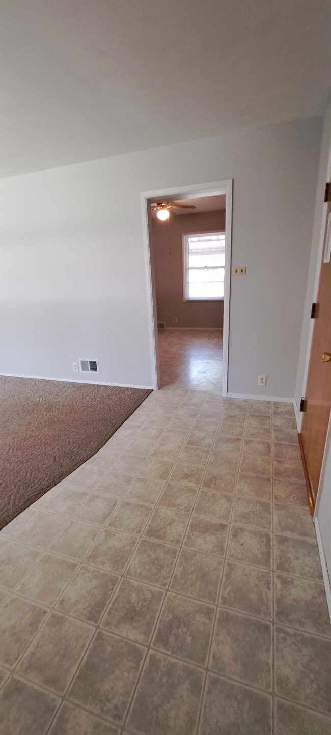 Building Photo - 1214 S Saxby Ave