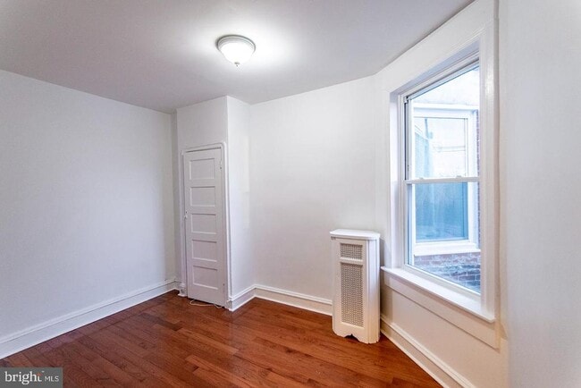 Building Photo - 2306 E Cambria St