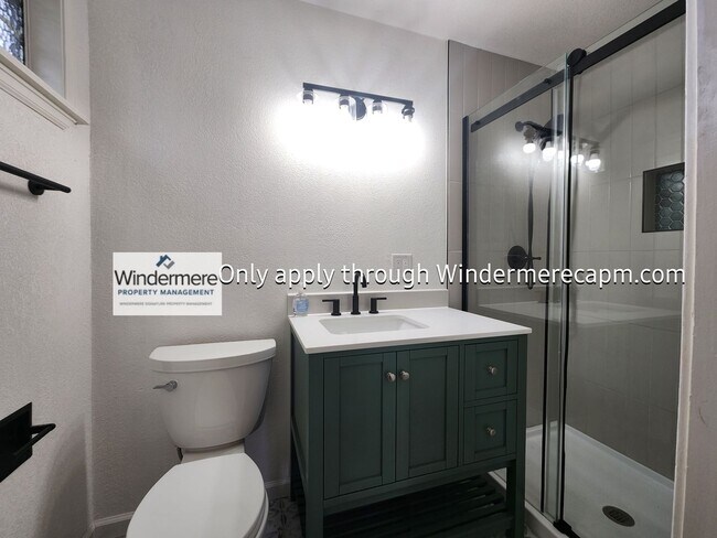 Building Photo - Orangevale Home Available Now!