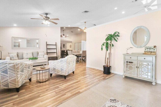 Building Photo - 14148 Paddock Dr