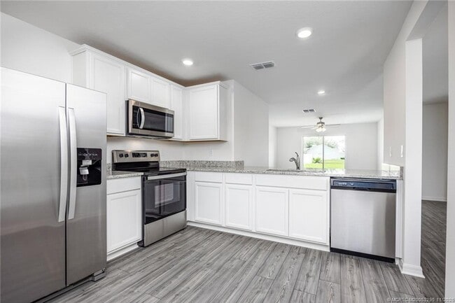 Building Photo - 1949 SE Sandia Dr