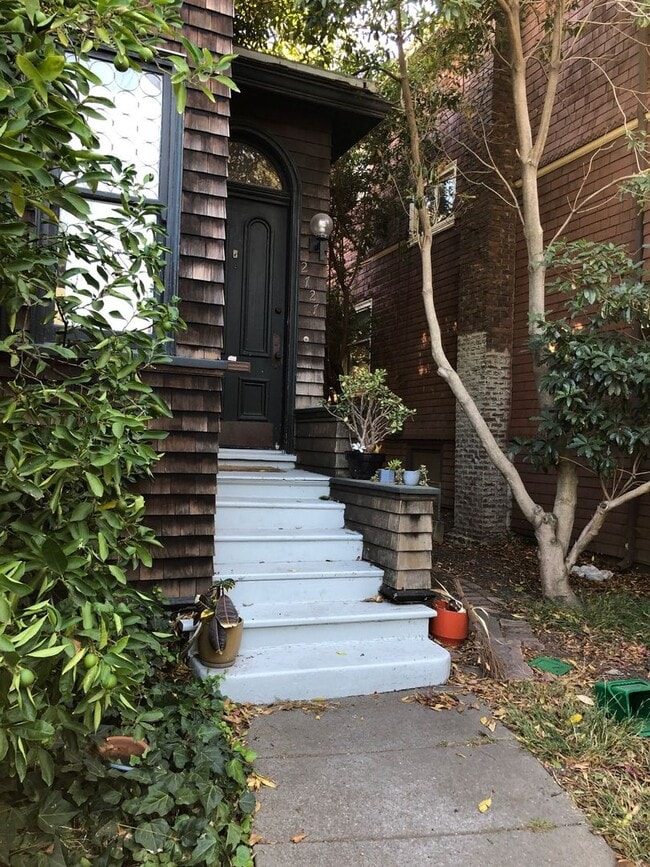 Building Photo - Big bedroom in cozy Single Family House walking distance to the Berkeley Campus. Gustavo Lopez AMSI