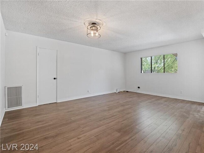 Building Photo - Spectacular Vintage 3Bed/2Bath Las Vegas h...