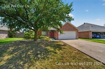 Building Photo - 308 Pin Oak Ln