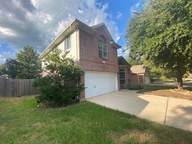 Building Photo - 9210 Hidden Lake E Dr