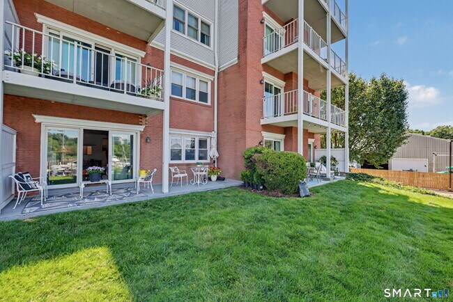 Building Photo - 43 Harbor Dr