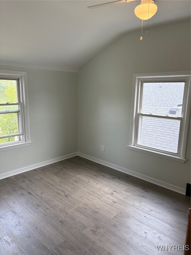 Building Photo - 482 Ridge St