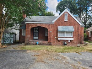 Building Photo - 3 Bedroom 2 Bath with Carport and Fenced Yard in Midtown Columbus