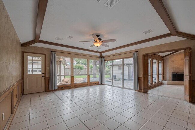 Building Photo - 14911 Sun Harbor Dr