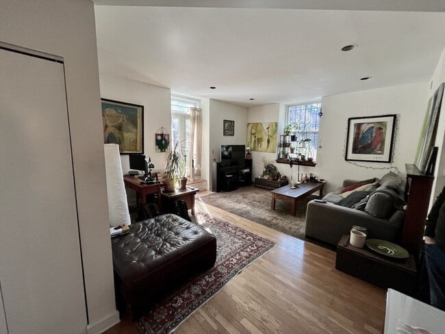 Building Photo - 130 Appleton St