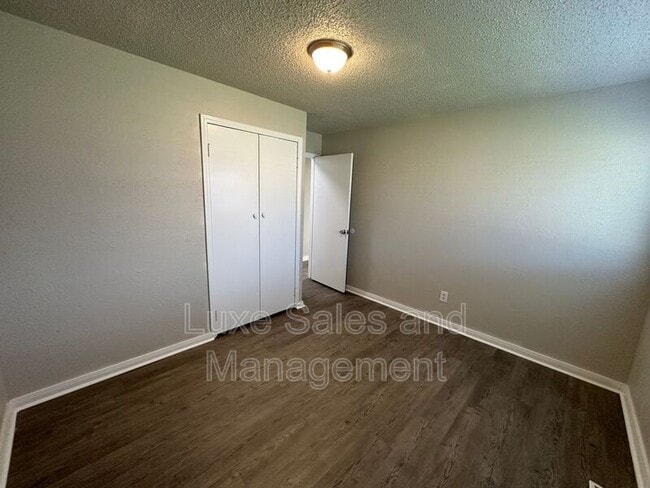 Building Photo - 209 Gill Dr
