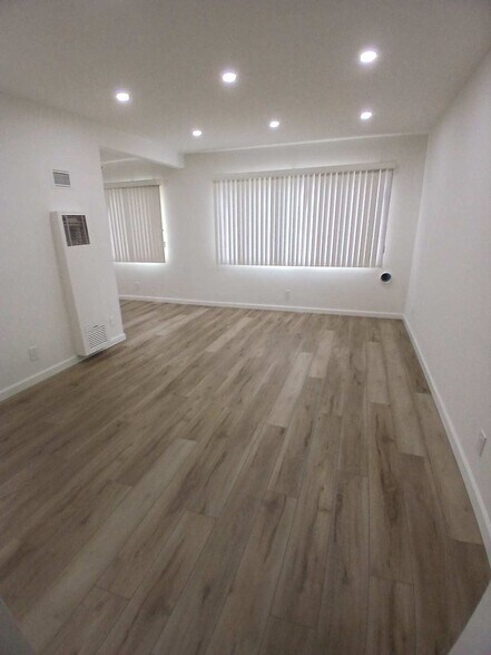 Building Photo - 820 S Rosemead Blvd