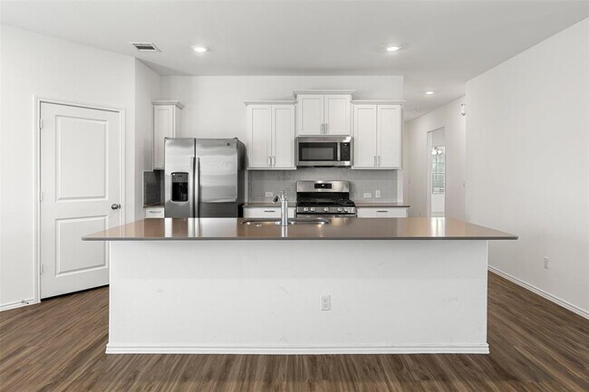 Building Photo - 155 Salt Springs Rd