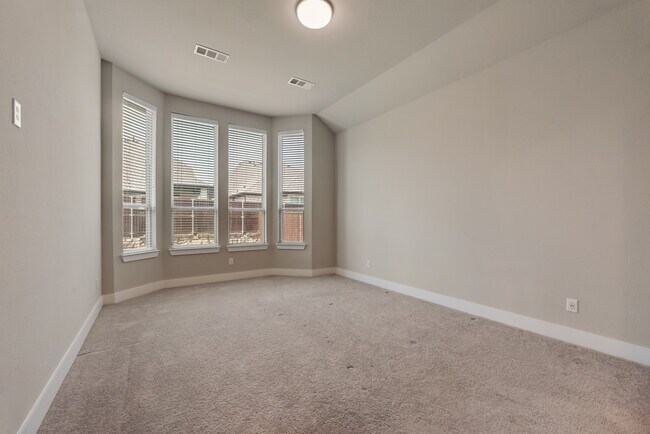 Building Photo - 3105 Columbia Dr