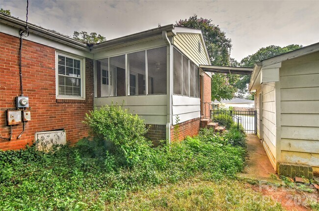 Building Photo - 420 Seneca Pl