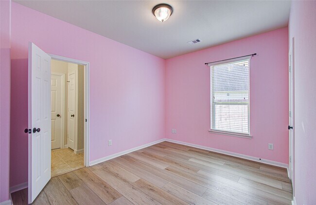 Building Photo - 28666 Pleasant Forest Dr